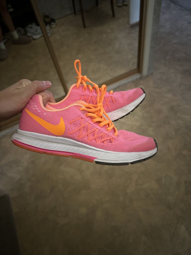 Кросівки Nike 35 розмір