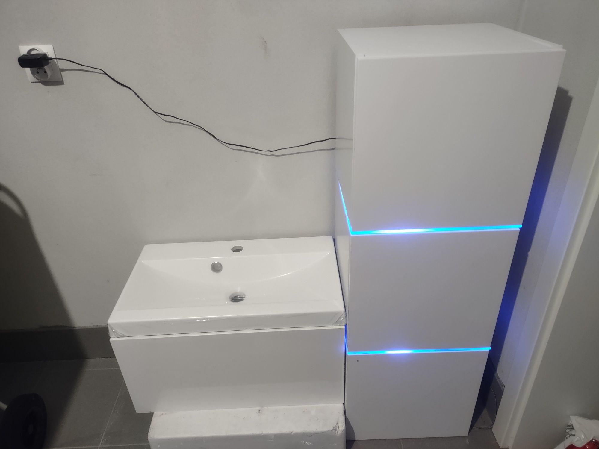 Komplet mebli łazienkowych+umywalka