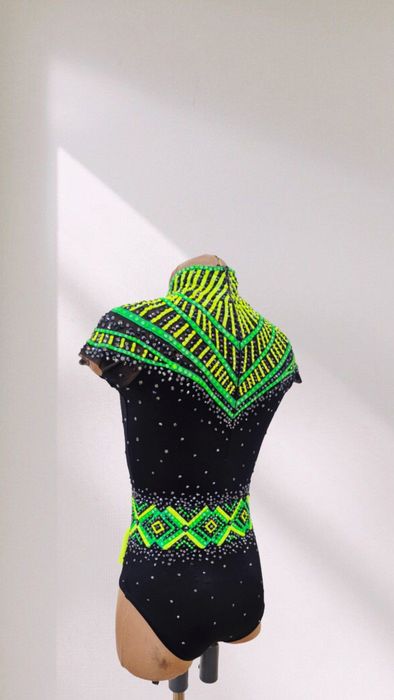 Продається купальник для художньої гімнастики