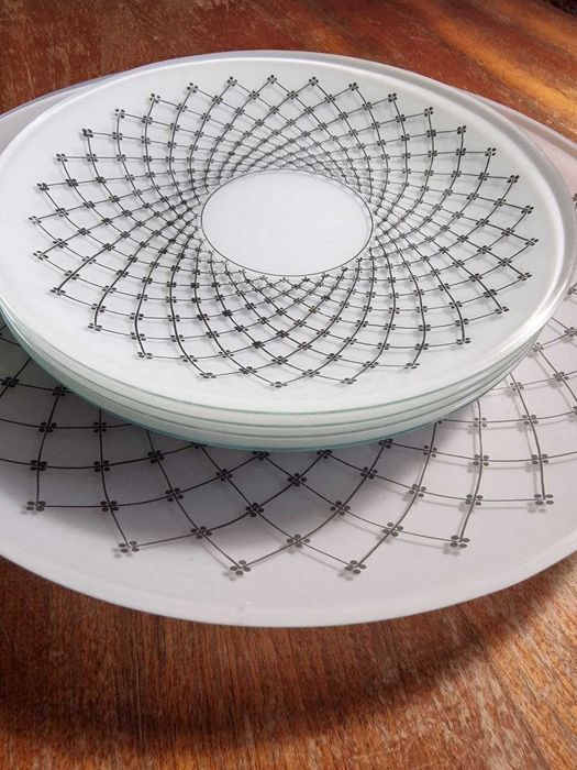 Тарелки селедочницы разные