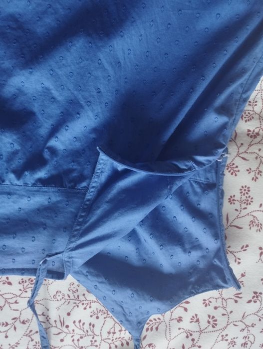 Top com bordado e alças finas