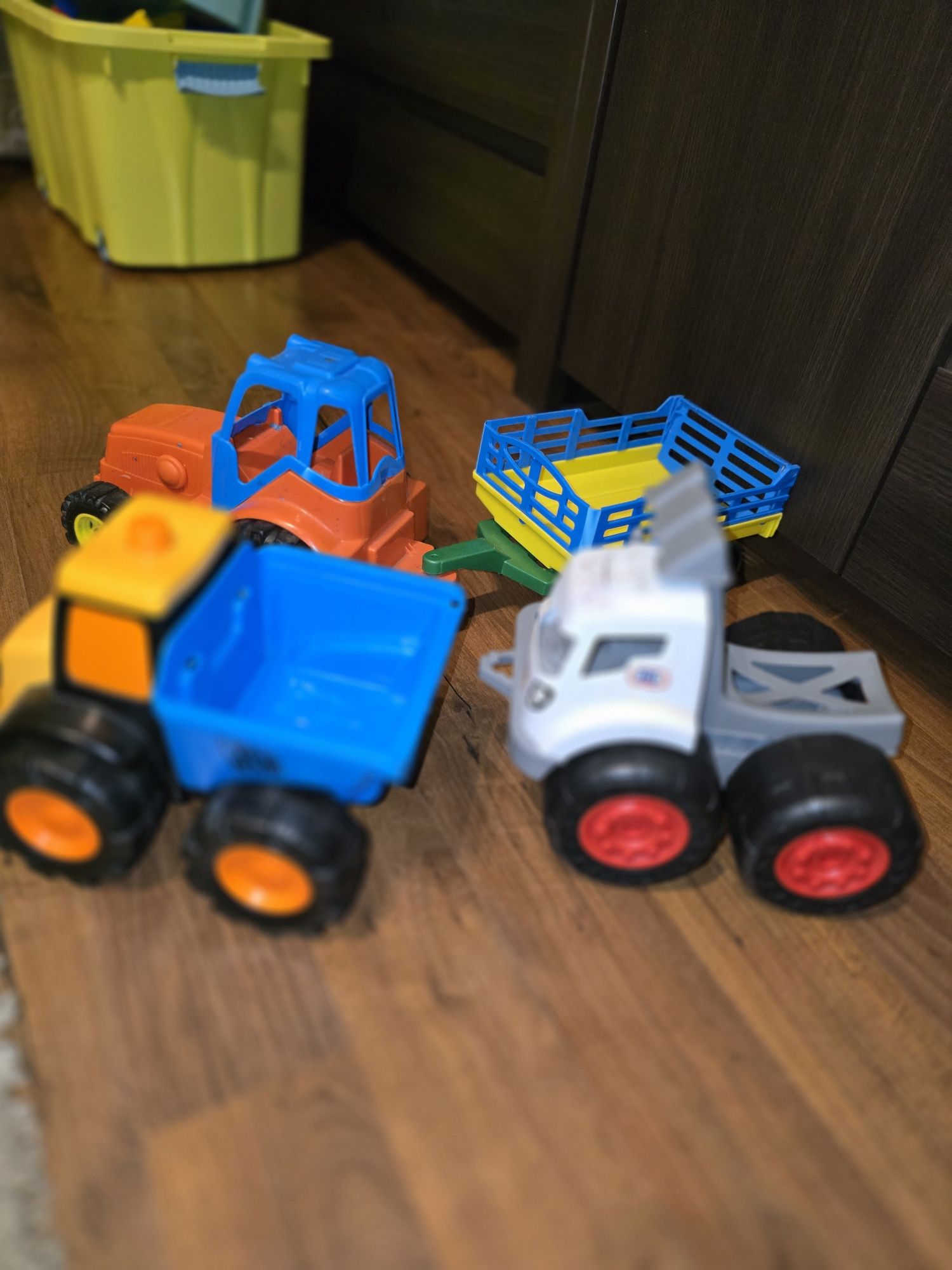 Duże samochody dla maluszka traktor