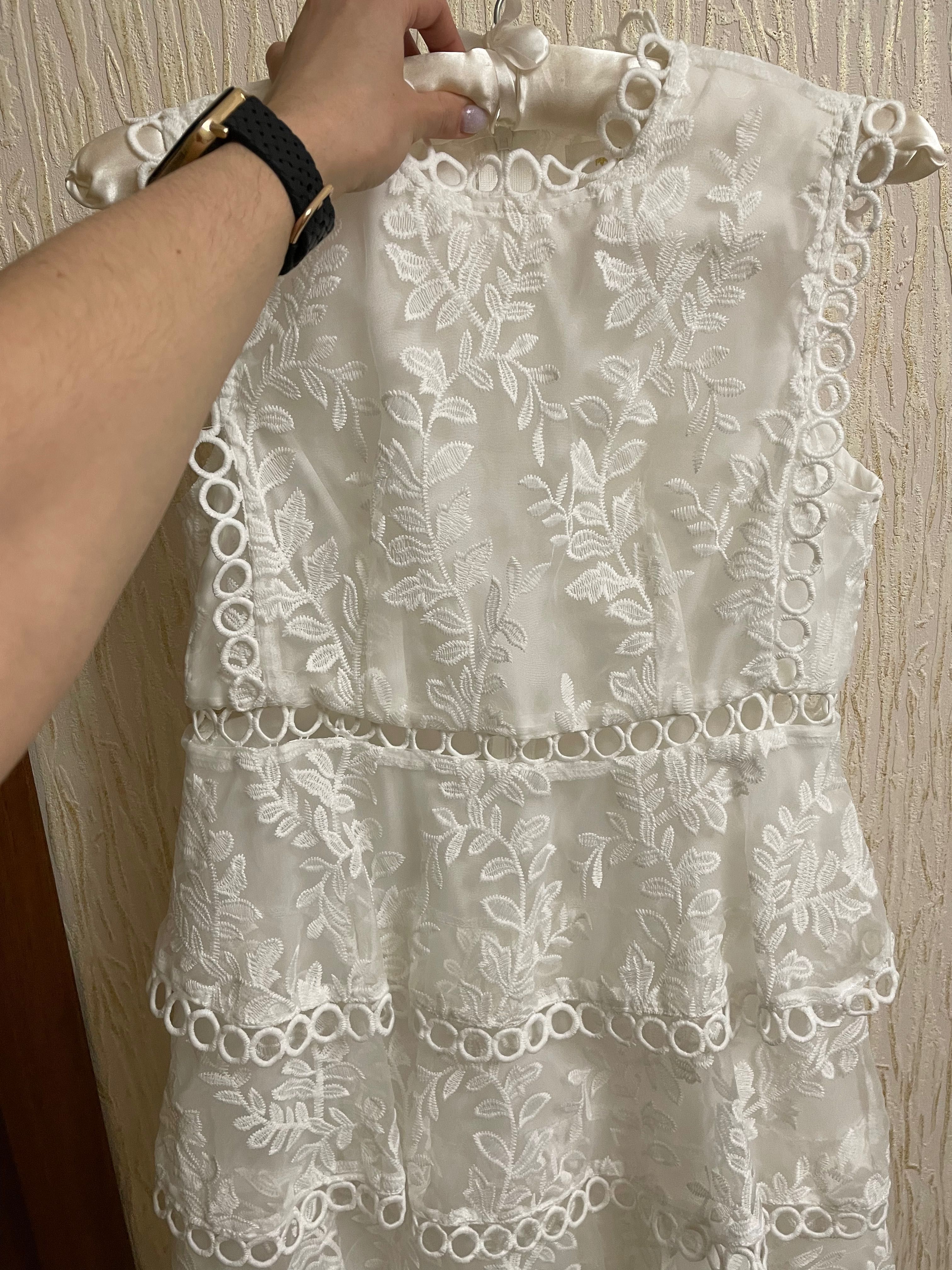 Платье белое вышитое