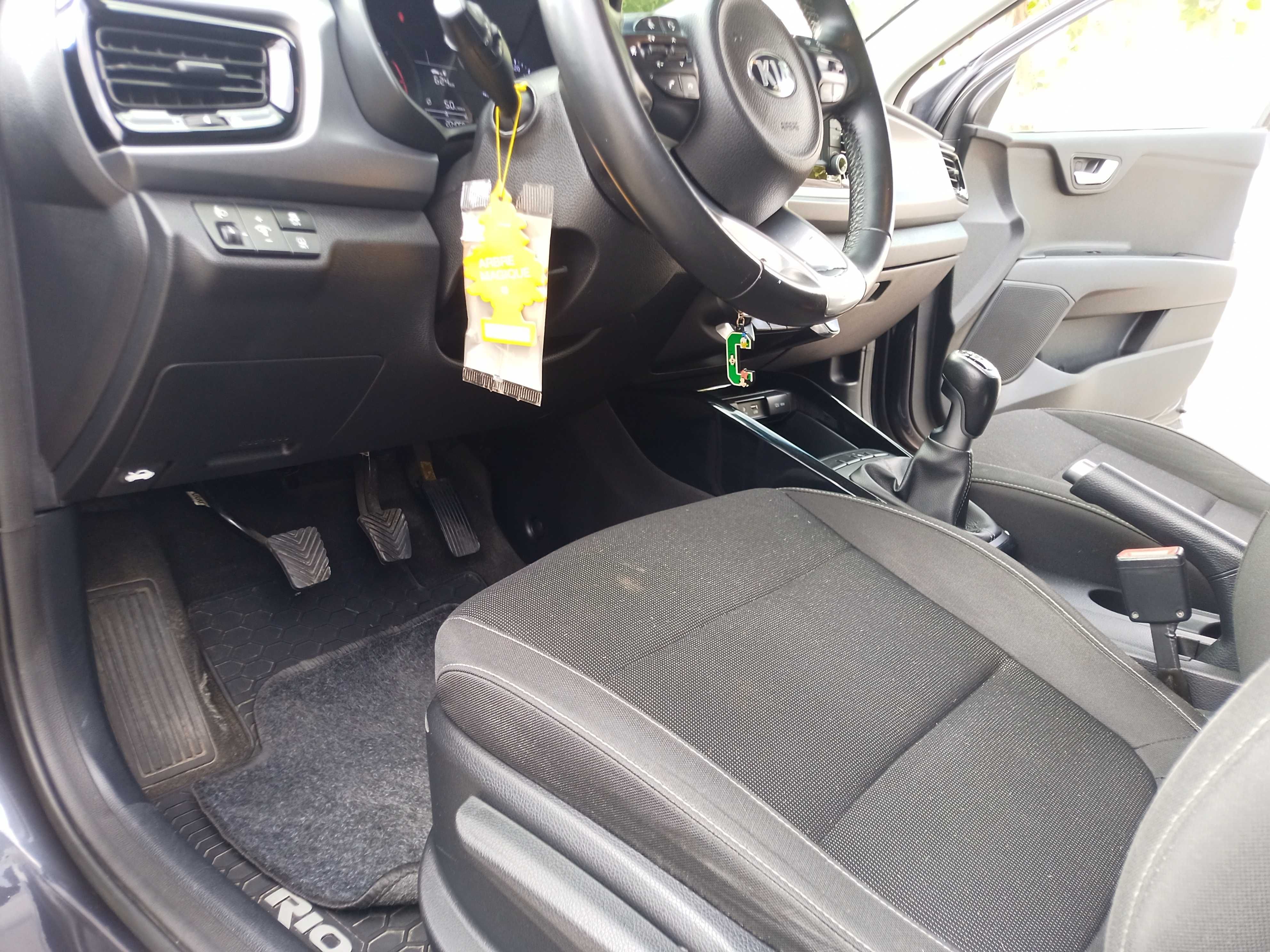 Kia Rio 1.4 90cv - 2018 - Cinza Escuro - Económico e Fiável