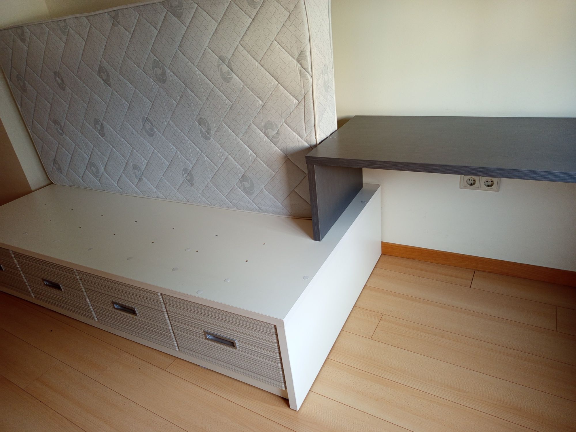 Cama 90/190 com secretaria