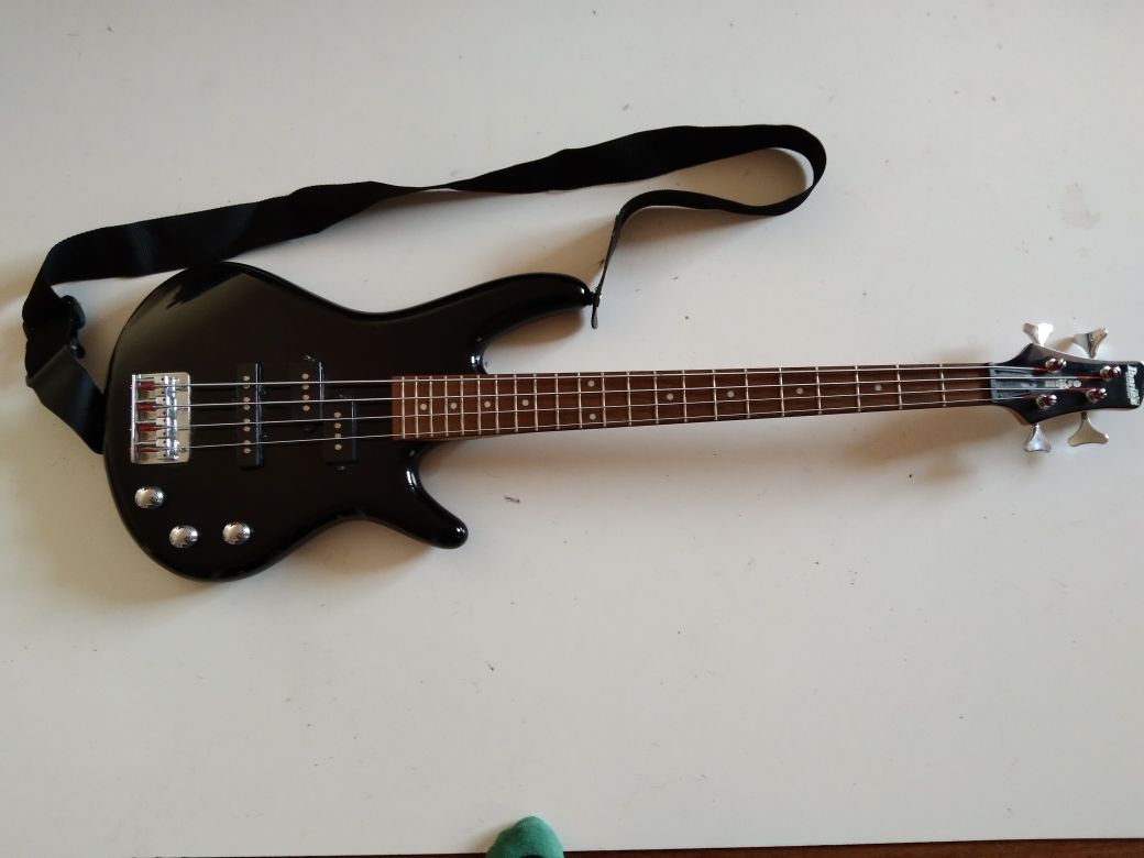 Gitara elektryczna basowa IBANEZ Mikro