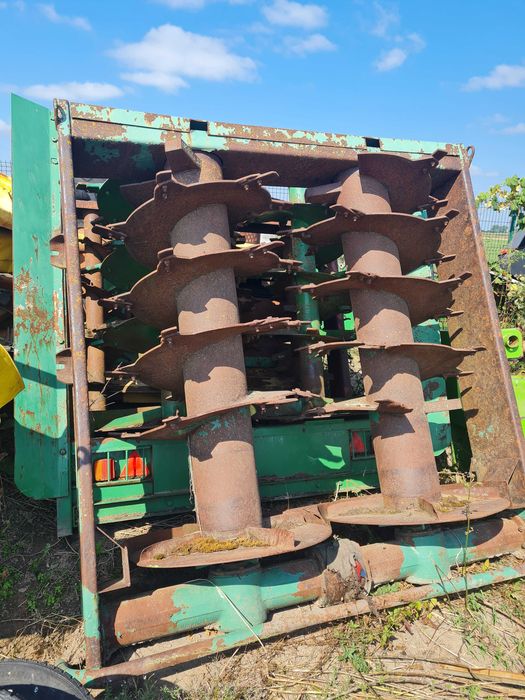 Rozrzutnik obornika pionowe wałki, przyczepa objętościowa około 30m/3,