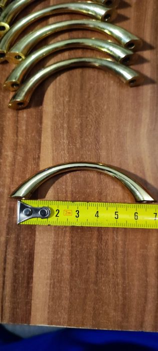 Złote uchwyty meblowe