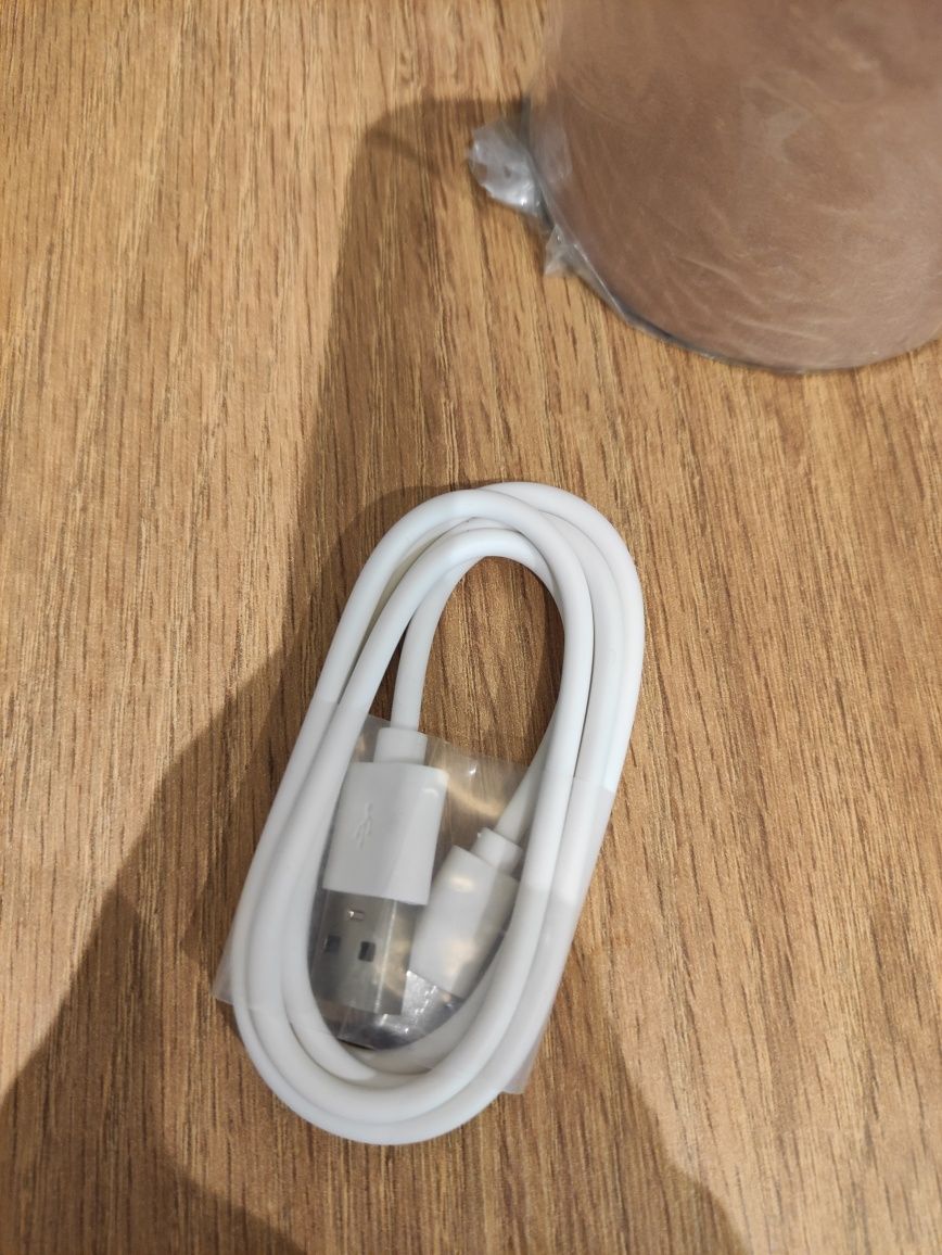 Lampka bezprzewodowa biurkowa