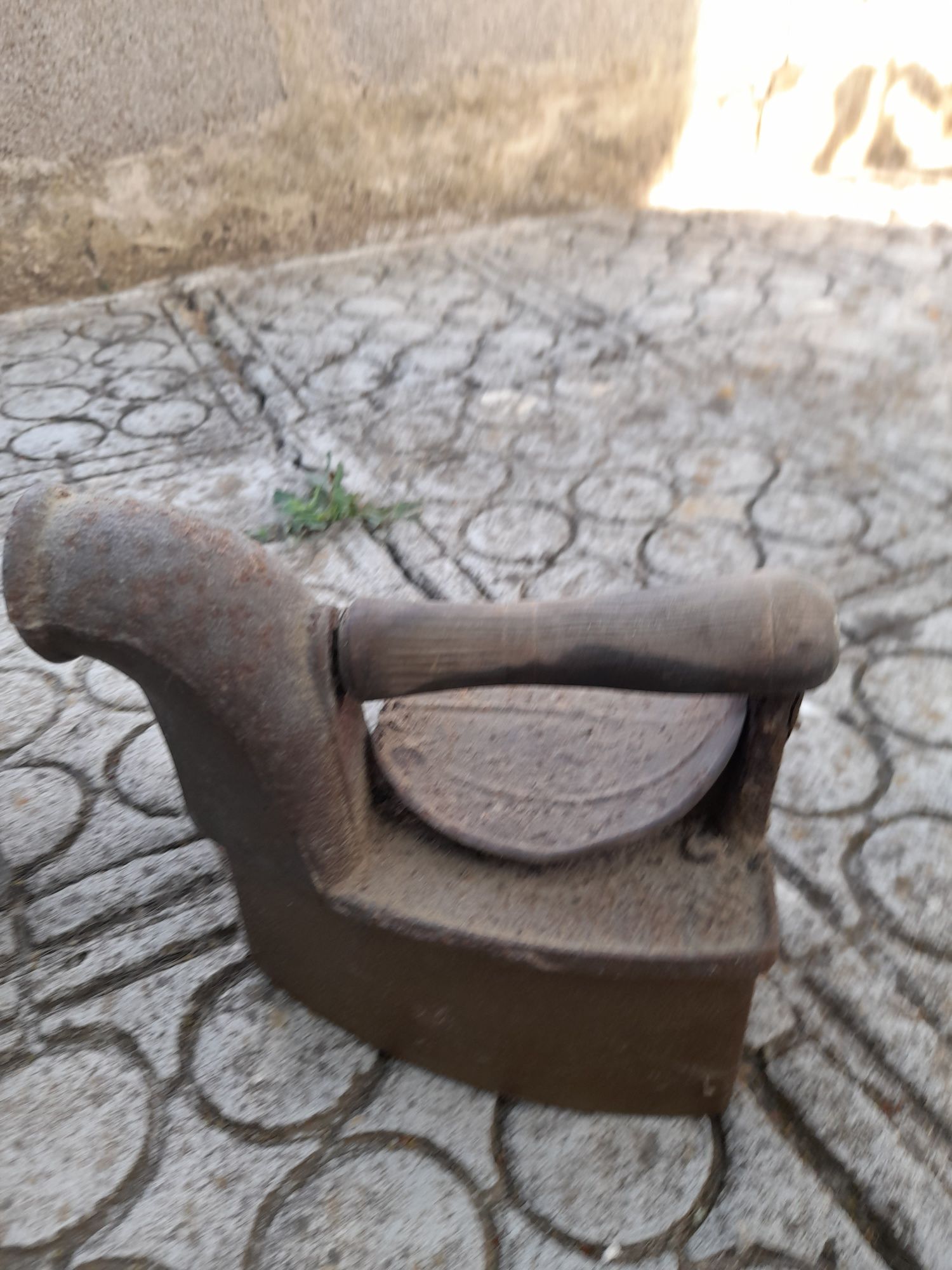 Ferros antigos  tenho 2