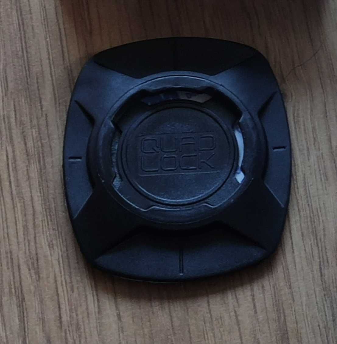 Do Uchwyt telefonu Quad Lock pad samoprzylepny
