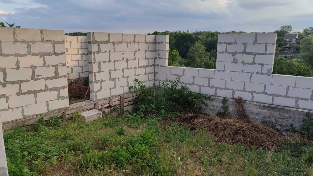 Недобудова - дім 92 м.кв на ділянці 4,5 соток