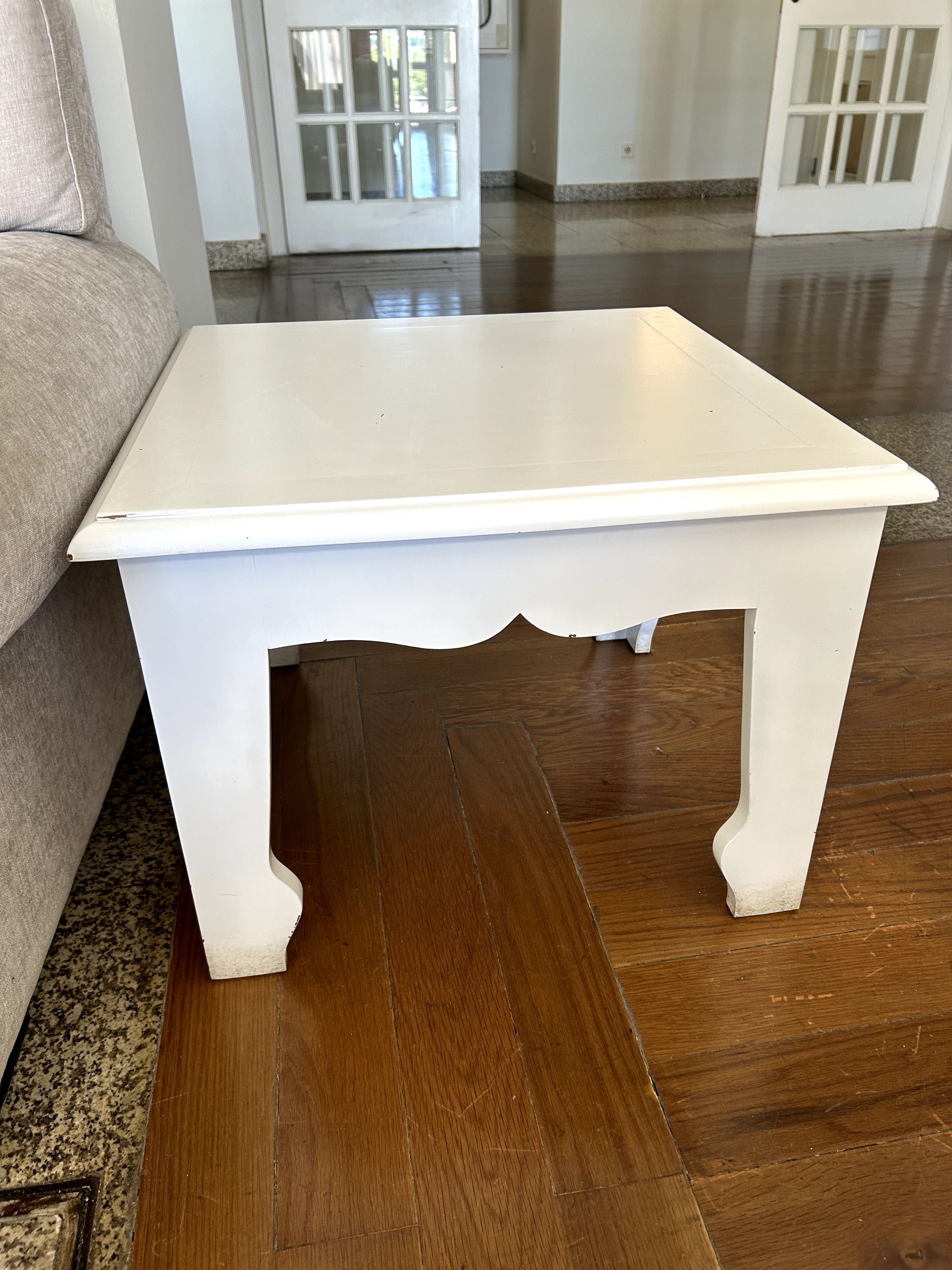 Mesa de apoio de sala