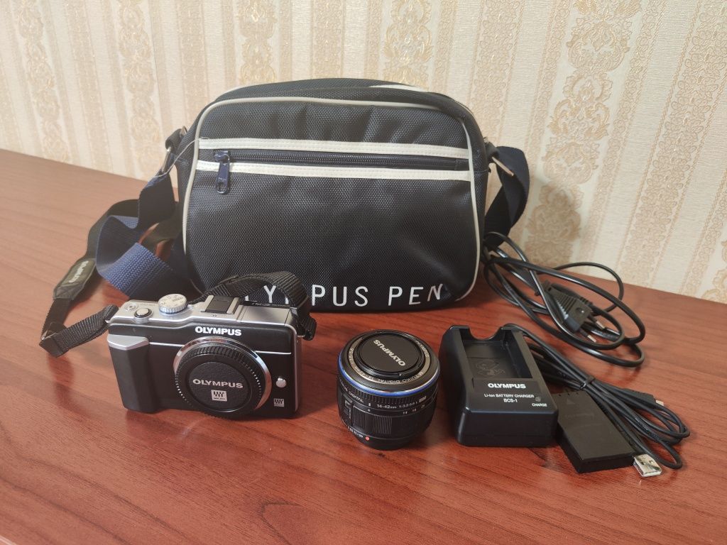 Без зеркальный фотоаппарат  Olympus PEN E-PL 1.