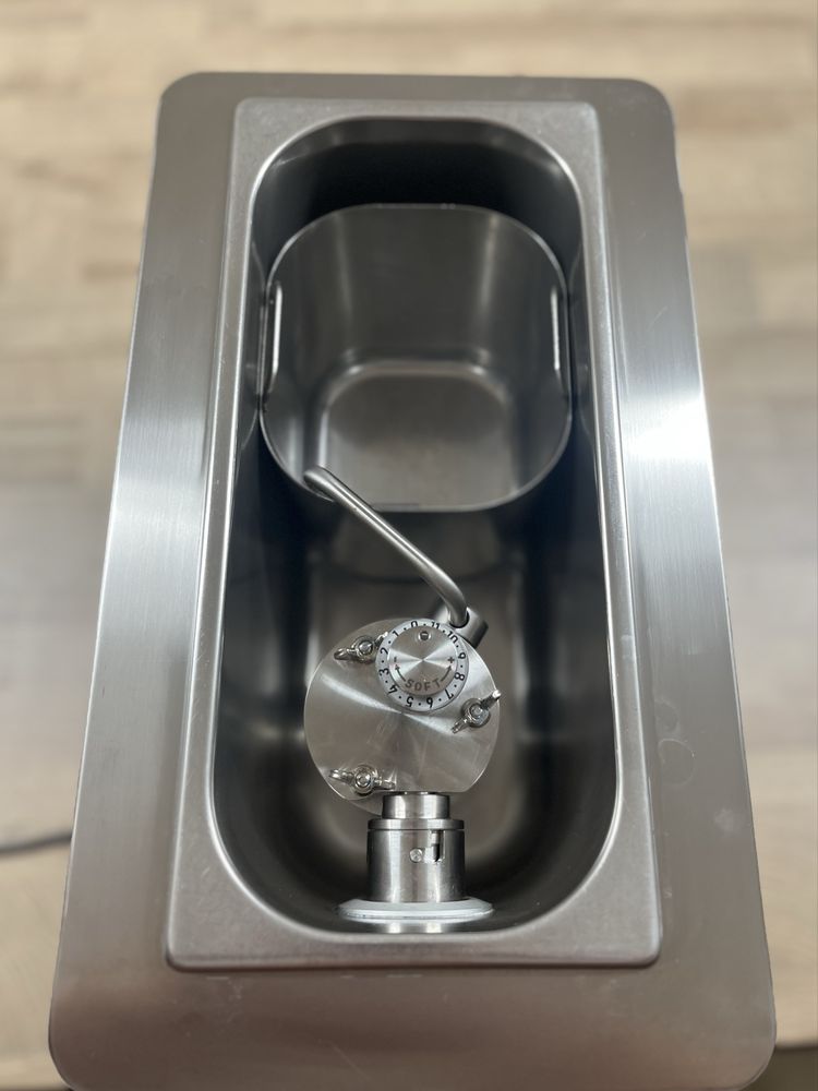Automat do bitej śmietany FRIGOMAT z automatycznym czyszczeniem