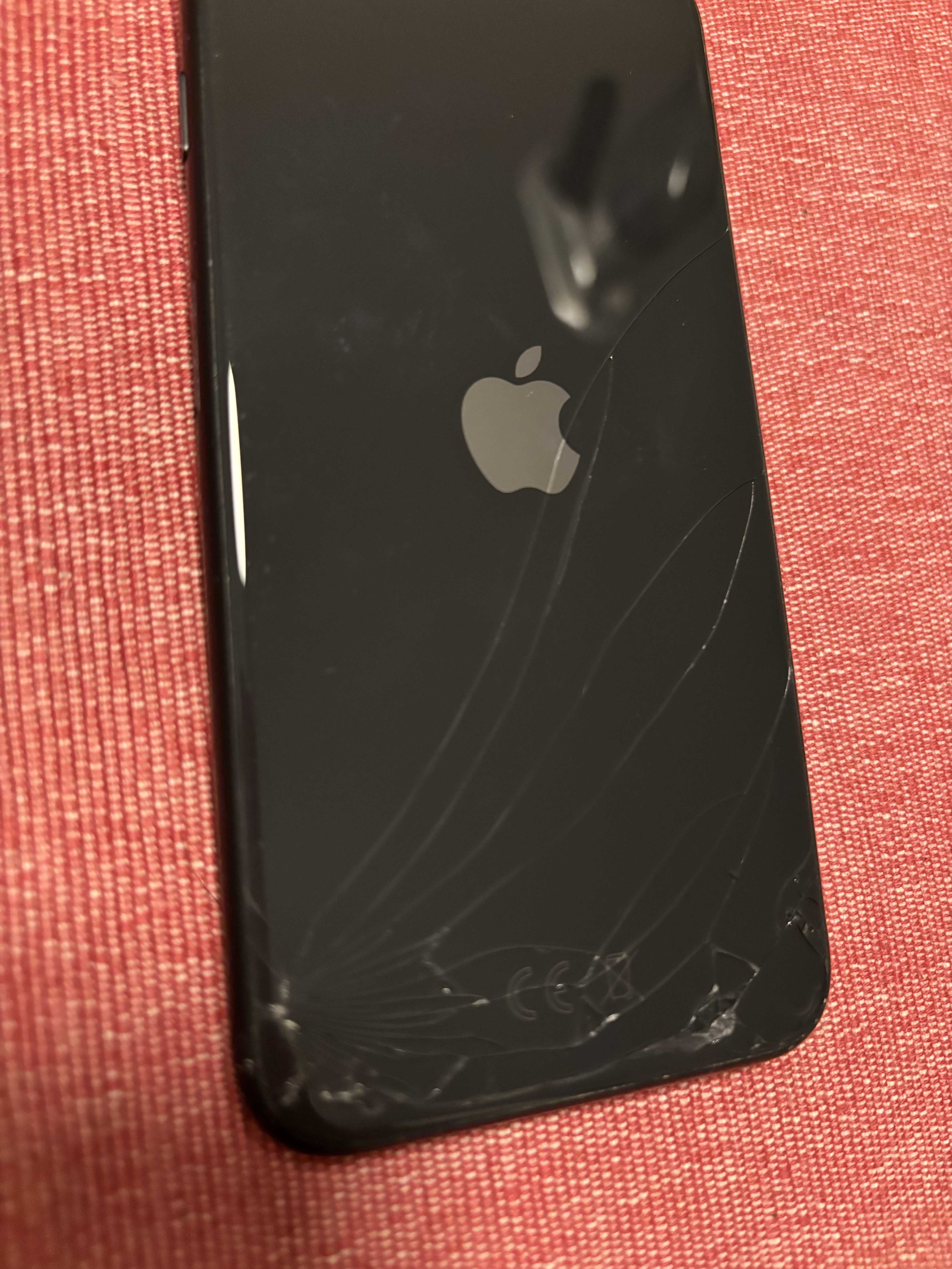 iPhone SE (2020) z etui w pakiecie :)