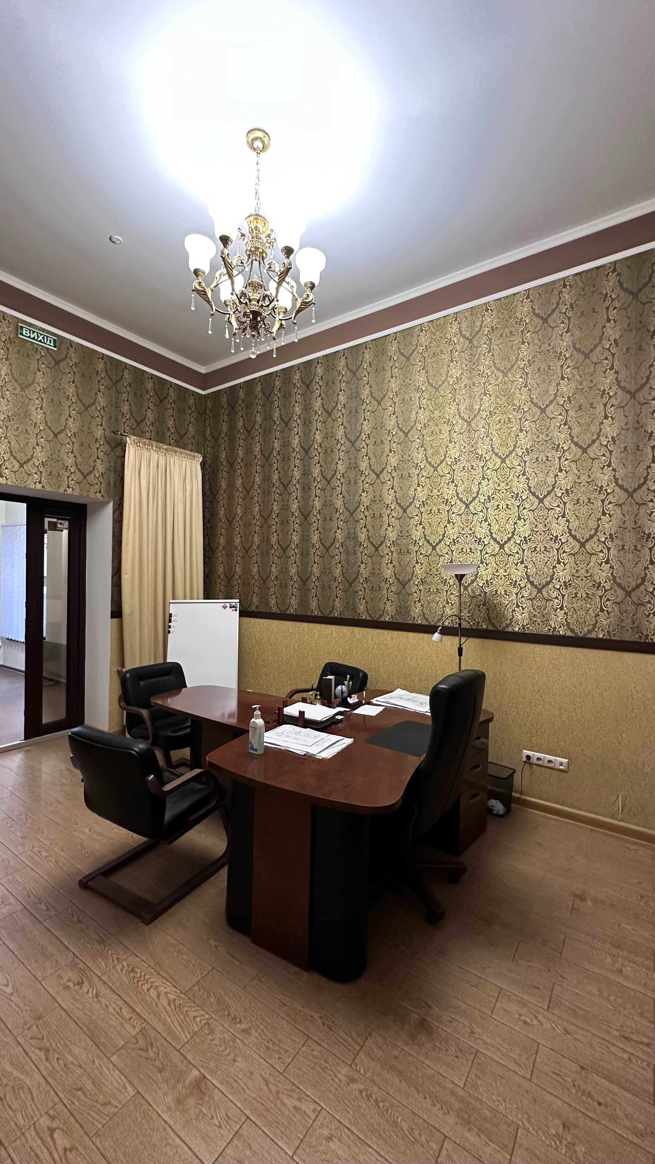 Продаж фасадного приміщення вільного призначення Зарічанська