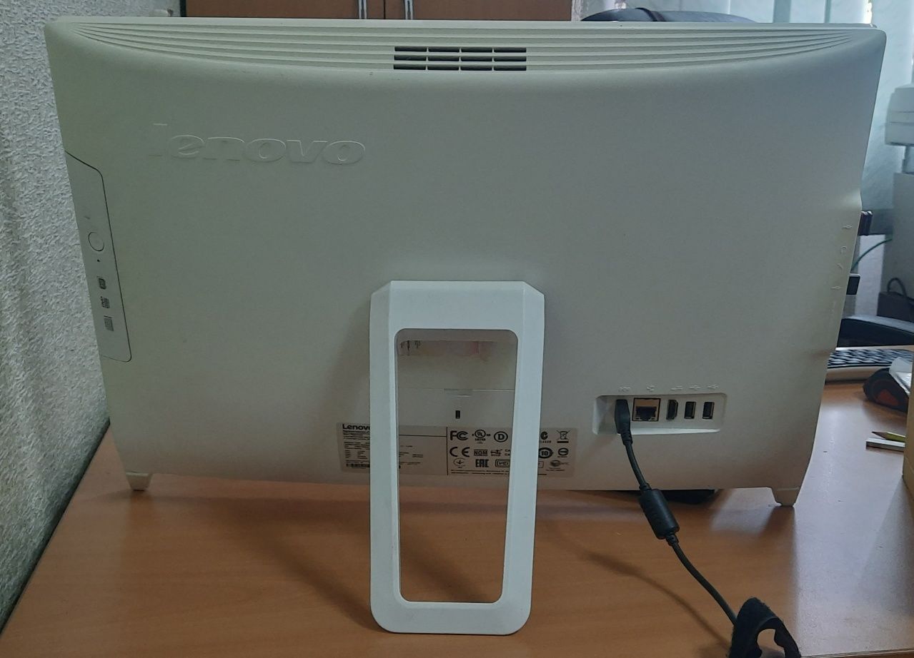 компьютер з монітором  моноблок 2 ЯДРА 4 Гб + SSD