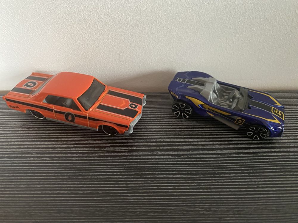 Hot Wheels 5 autek stan bdb- okazja