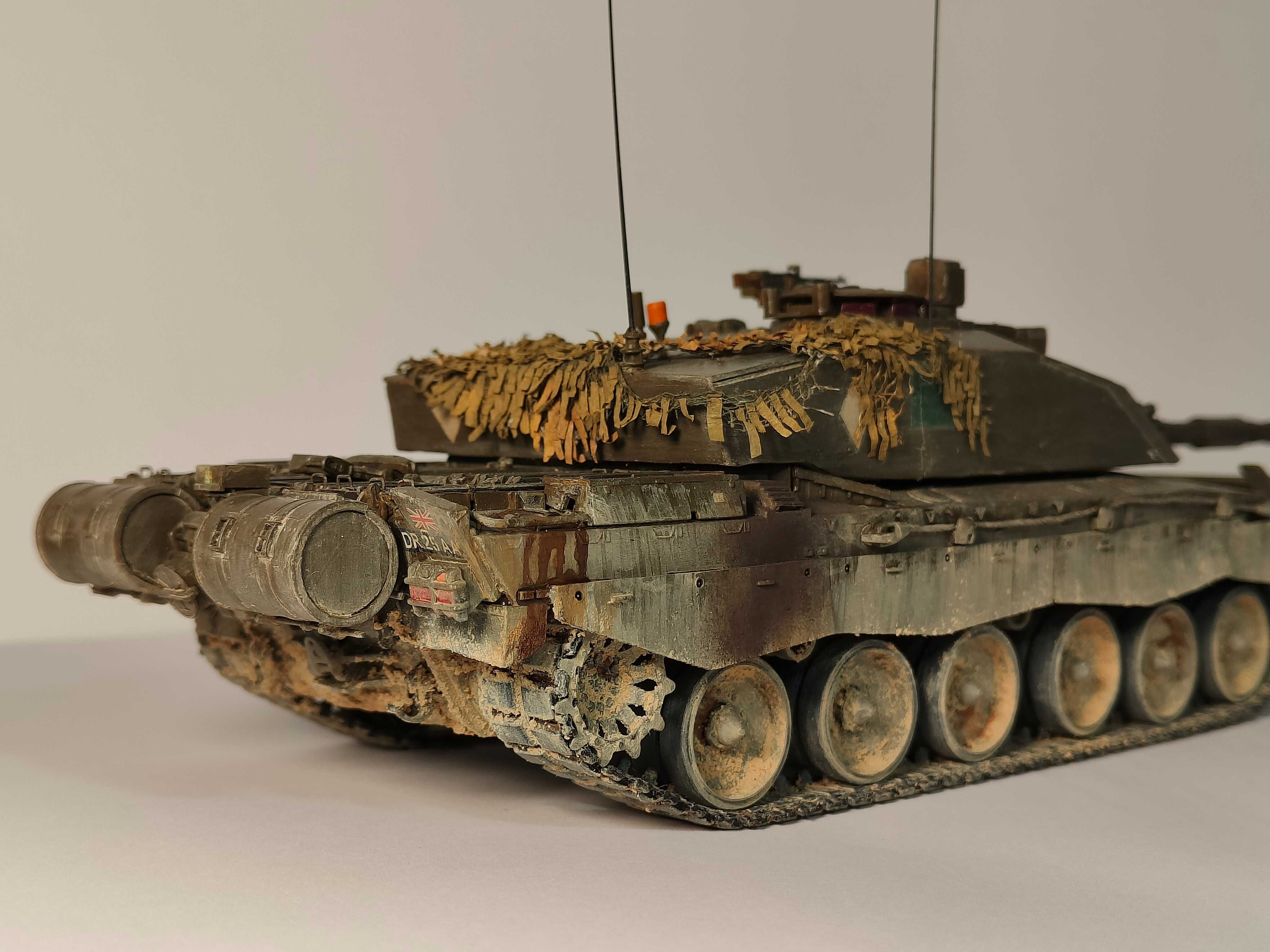 Модель танка Challenger 2. ЗСУ