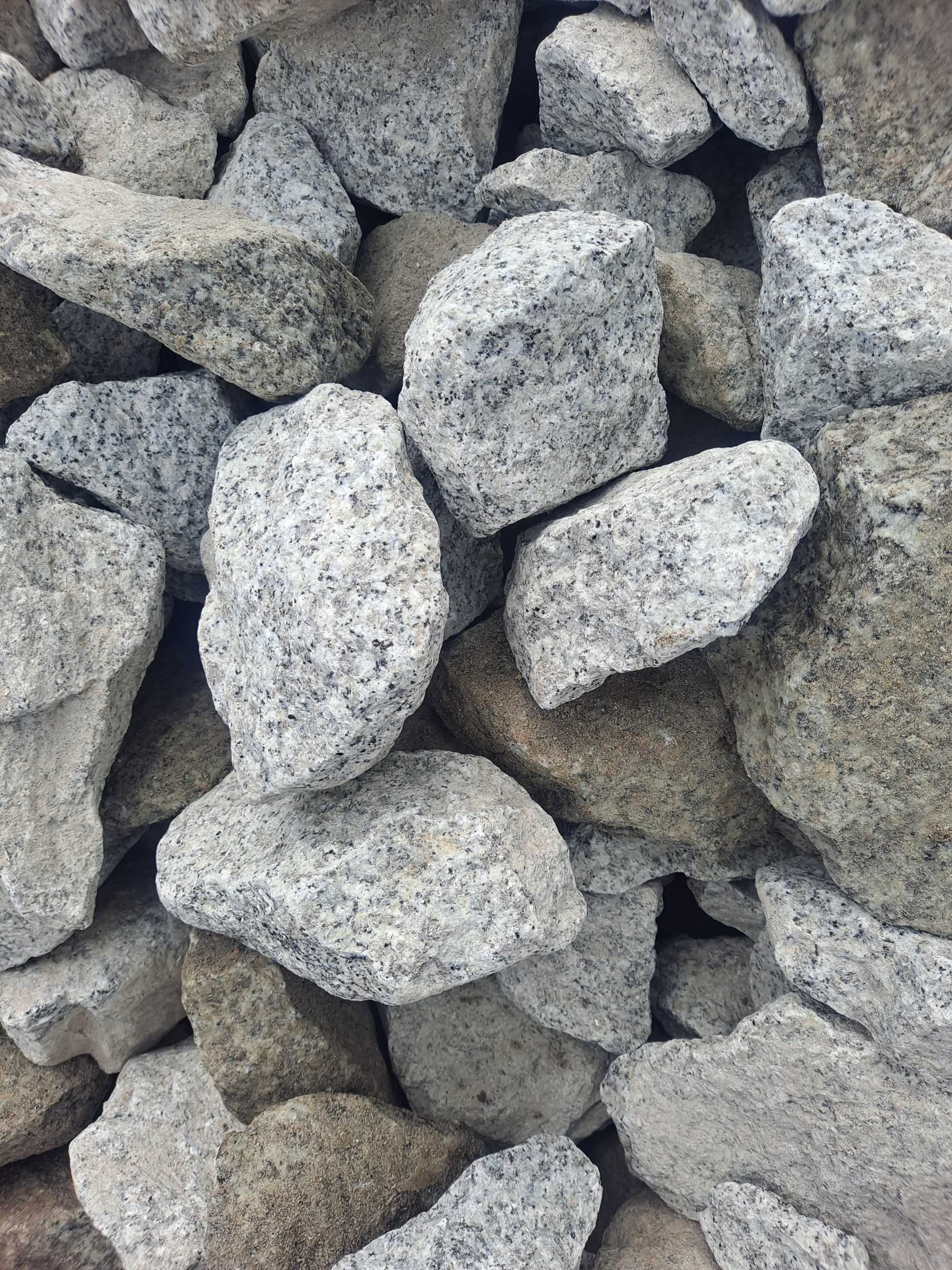 Kamień ozdobny głaz granitowy, gabion granit dalmatyńczyk 60-120 mm