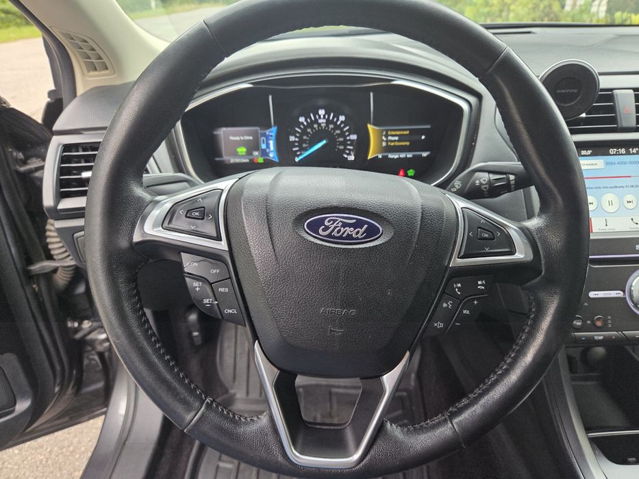 Ford Fusion Hibrid Titanium