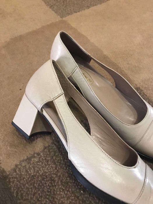 Sapatos clássicos creme