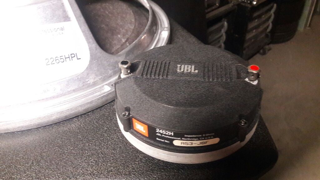 JBL SRX 725   акустические колонки