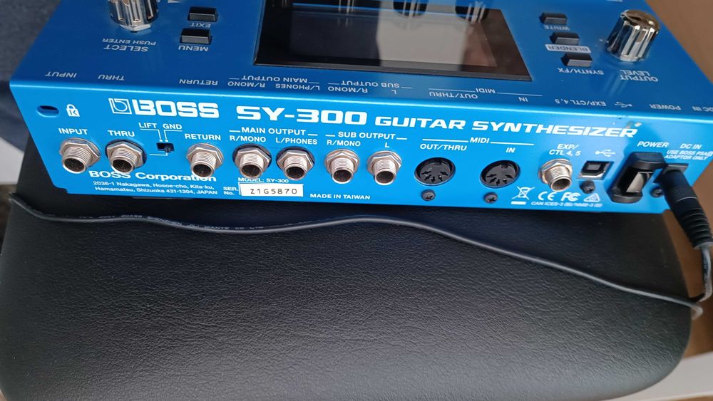 Sprzedam efekt gitarowy syntezator Boss SY 300