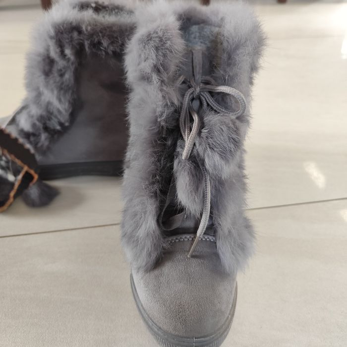 Buty szare na koturnie wiązane roz 38, ocieplane.