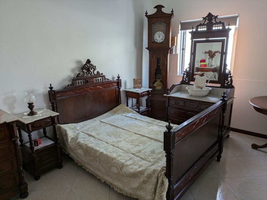 Quarto antigo completo em Amieiro