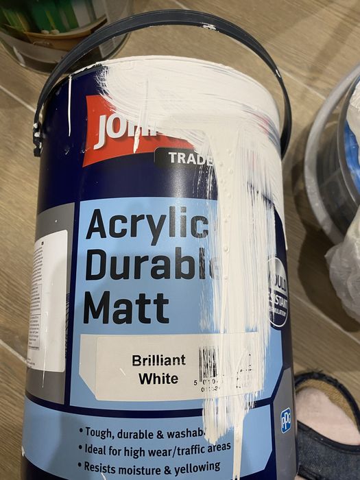 Краска AKRIT 20 Eckaro и JOHSTONES trade acrylic durable matt