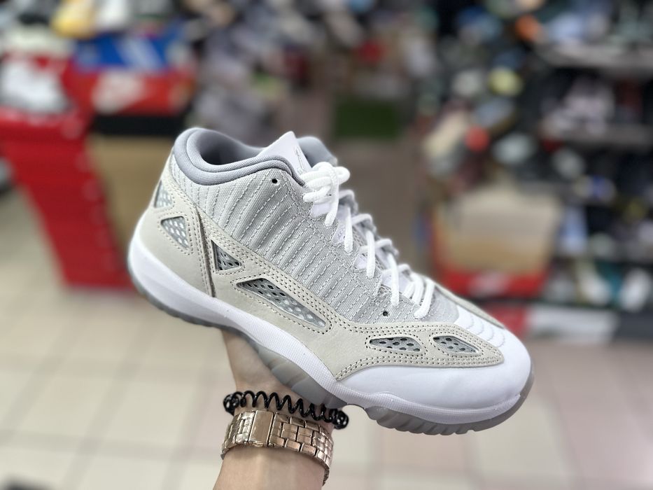 Баскетбольні кросівки Nike Air Jordan 11 Retro low le ( РОЗМІР 38 )