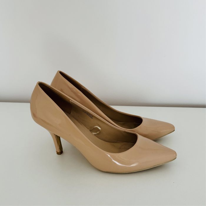 beżowe szpilki nude kremowe