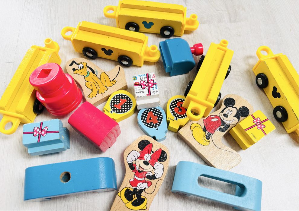 Pociąg drewniany, lokomotywa Disney