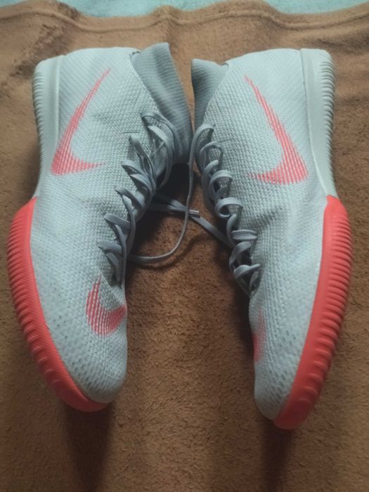 Продається футзалкі NIKE MERCURIAL