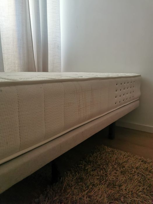 Sommier com pés + colchão
