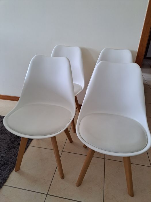 4 cadeiras de mesa de jantar