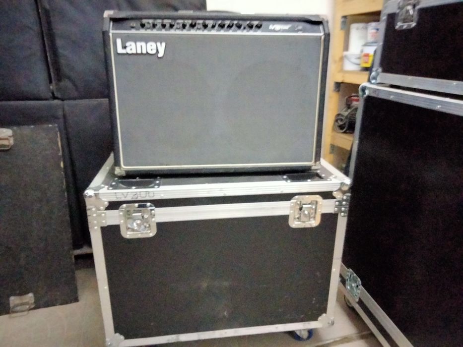 Гітарний комбопідсилювач Laney lv300
