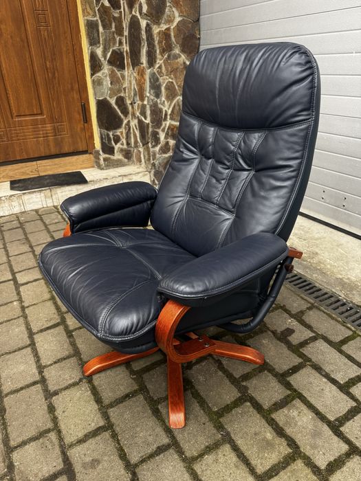 Шкіряне компютерне крісло