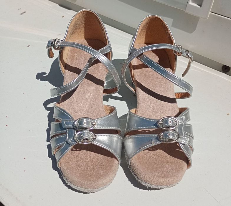 Взуття для бальних танців