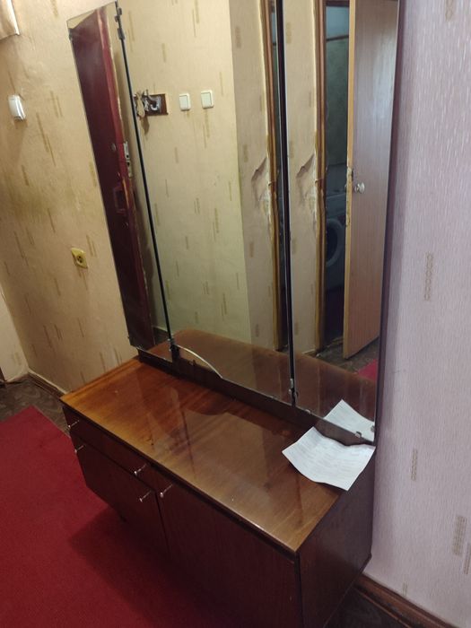 Трюмо б/в недорого.