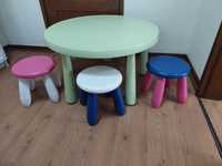 Conjunto de mesa e bancos para crianças