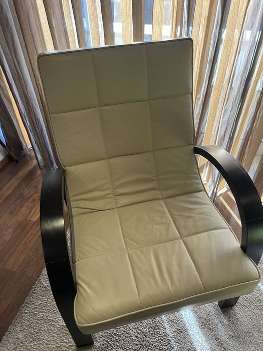 Poltrona em prele bege