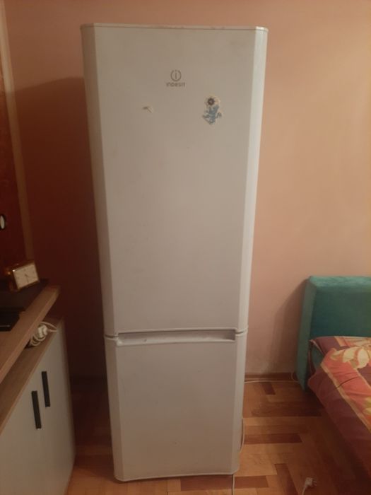 Холодильник indesit