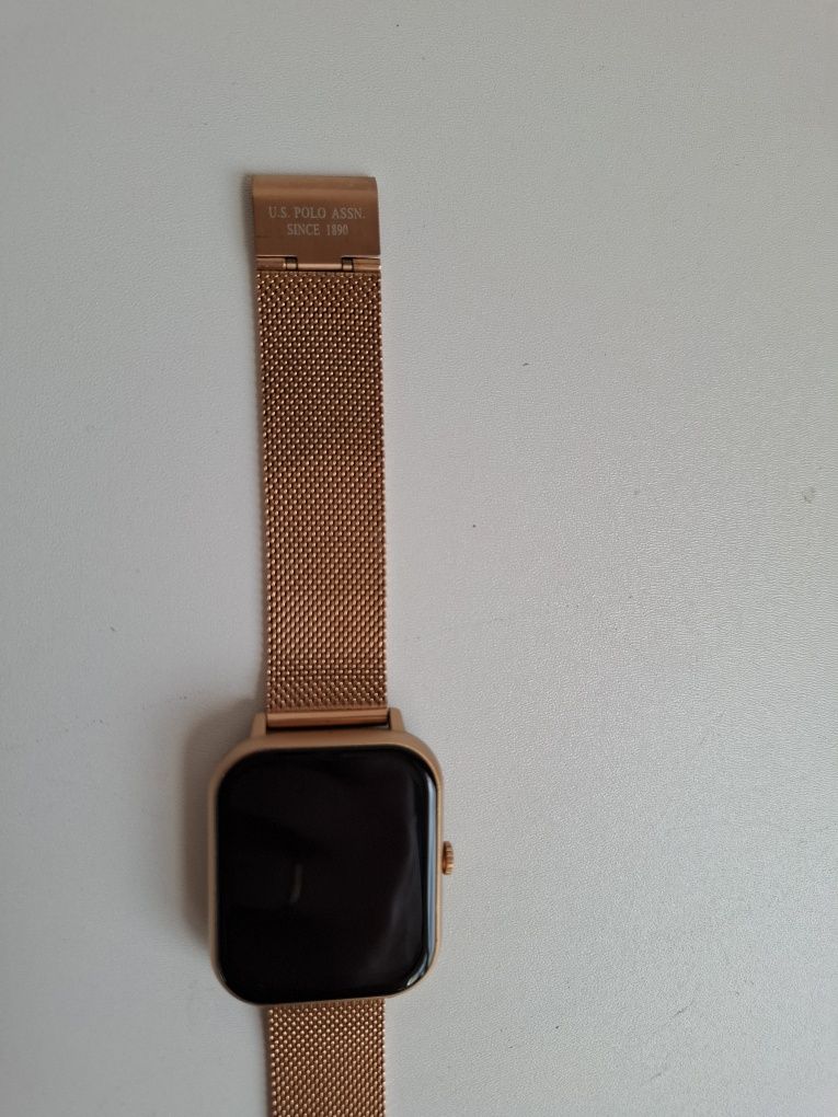 Smartwatch U.S. Polo Assn złoty na bransolecie