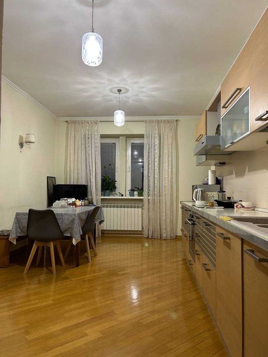 Продам видову трикімнатну квартиру Київ Левка Лук'яненка 29 Оболонь