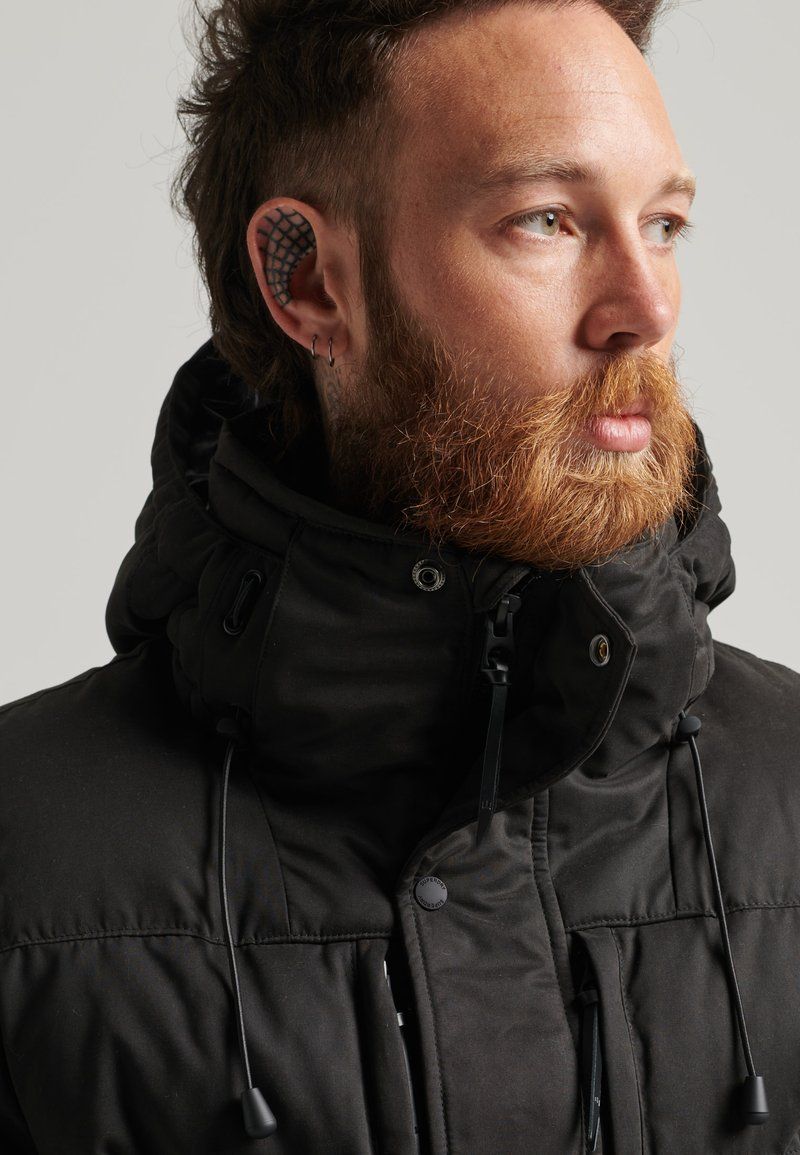 Kurtka zimowa, parka z kapturem czarna Superdry L