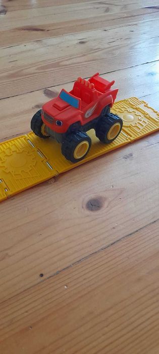 Zabawka Blaze na baterię