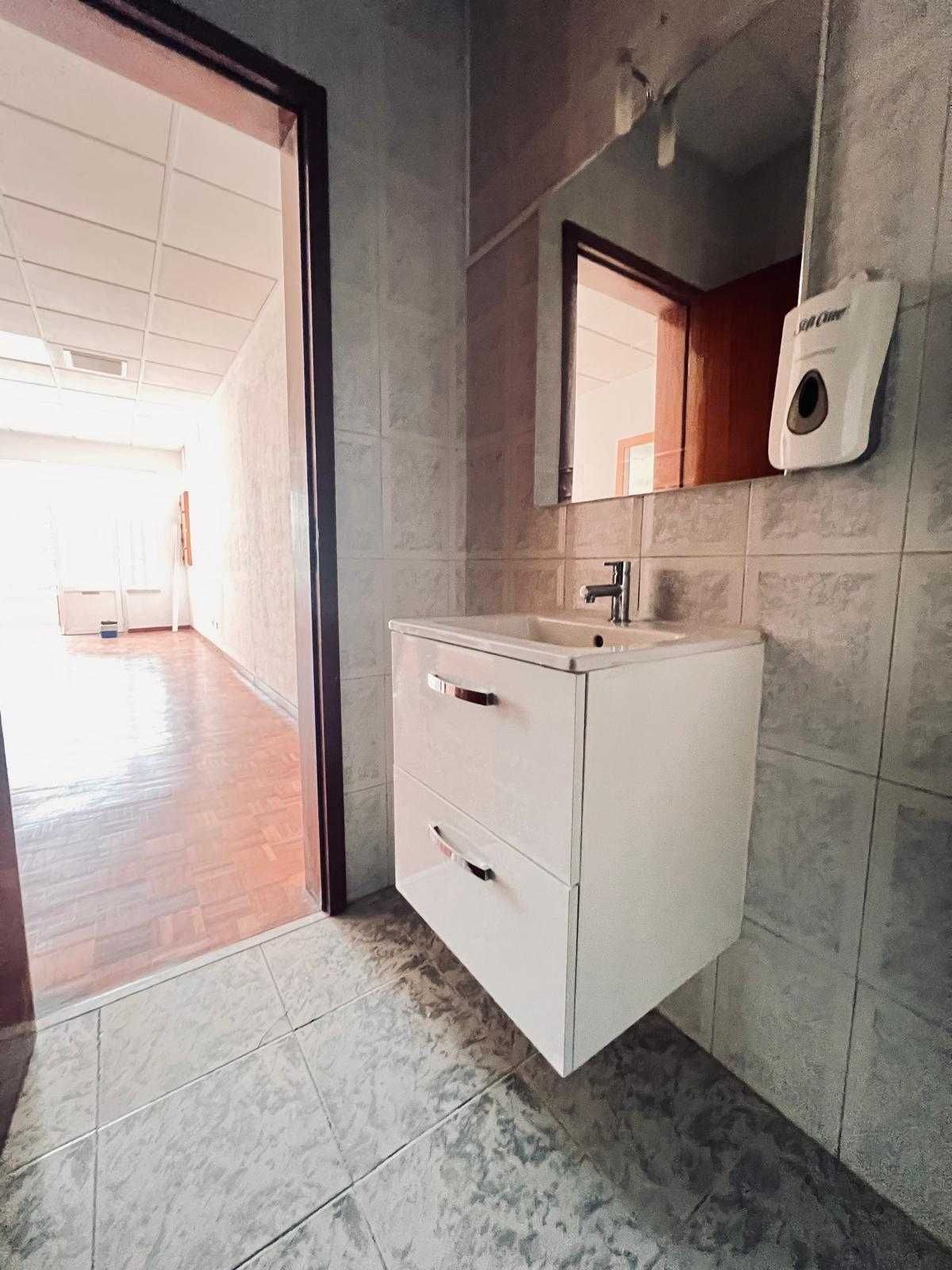 vende-se escritório (com potencial para habitação) centro ALVERCA